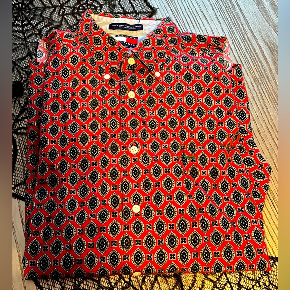Tommy Hilfiger men’s button down shirt
